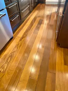See the light reflecting off the hardwood floor Now THATS a clean and shiny kitchen - West Jordan Cleaning Service